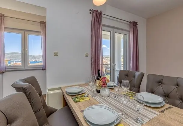 Family Apart Daire, 1 Çift Kişilik Yatak ve Çekyat, Bahçeli (Apartment Karlo 220m from the beach)