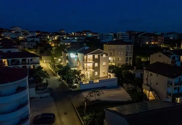 Family Apart Daire, 1 Çift Kişilik Yatak ve Çekyat, Bahçeli (Apartment Karlo 220m from the beach)