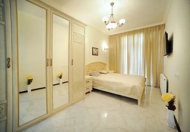 Standard Apart Daire (80 Merab Kostava Street 17)