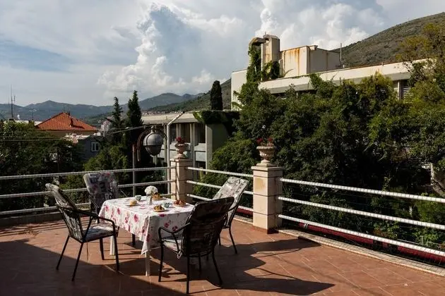 Apart Daire (Two-Bedroom Apartment with Terrace)