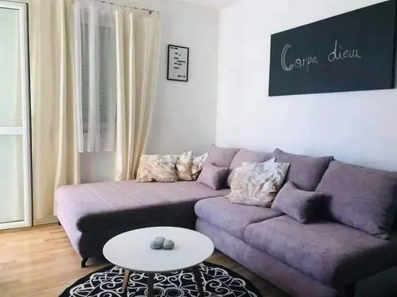 Apart Daire (One Bedroom Apartment with Balcony an)