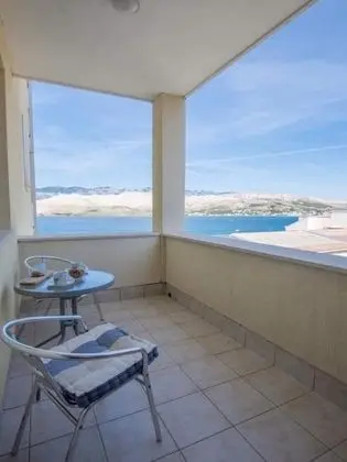 Apart Daire (One Bedroom Apartment with Balcony an)