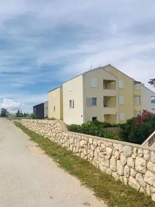 Apart Daire (One Bedroom Apartment with Balcony an)