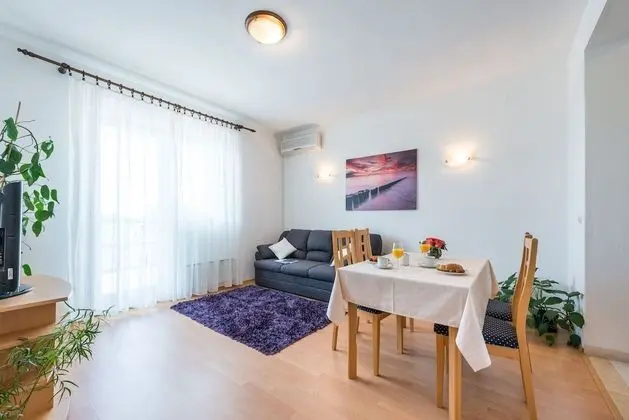 Apart Daire (Three-Bedroom Apartment with Balcony )
