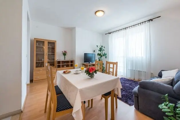 Apart Daire (Three-Bedroom Apartment with Balcony )