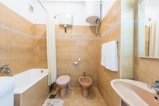 Apart Daire (Three-Bedroom Apartment with Balcony )