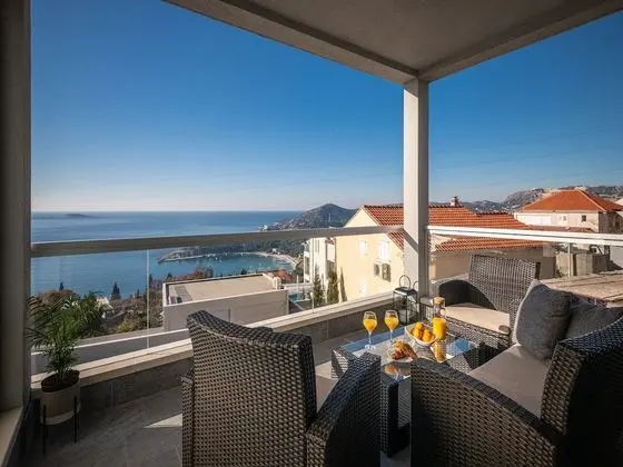 Apart Daire (Two Bedroom Apartment with Sea View)