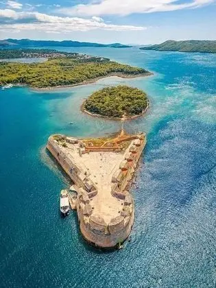 Apart Daire (One Bedroom Apartment with Balcony an)