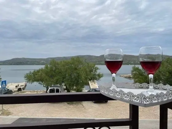 Apart Daire (One Bedroom Apartment with Balcony an)