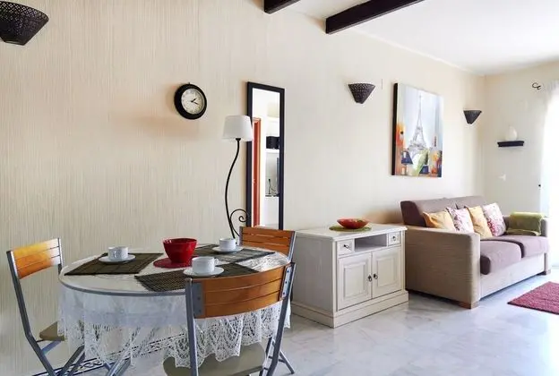 Apart Daire, 2 Yatak Odası, Teras, Havuz Manzaralı