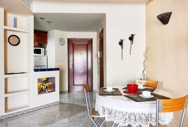 Apart Daire, 2 Yatak Odası, Teras, Havuz Manzaralı