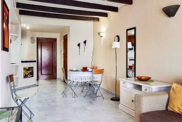 Apart Daire, 2 Yatak Odası, Teras, Havuz Manzaralı