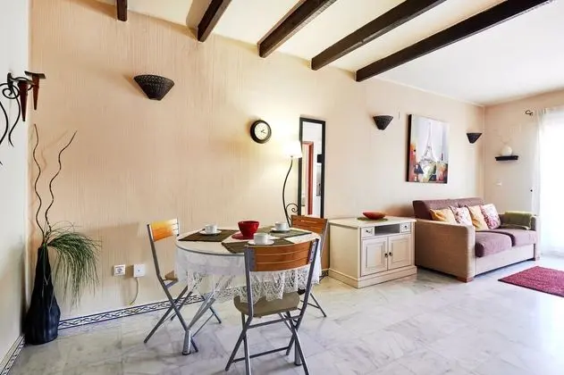 Apart Daire, 2 Yatak Odası, Teras, Havuz Manzaralı