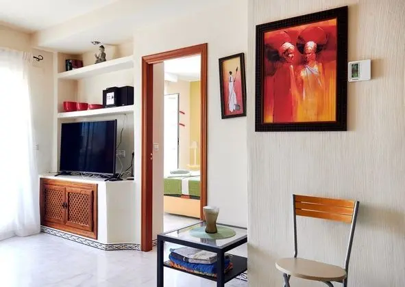 Apart Daire, 2 Yatak Odası, Teras, Havuz Manzaralı