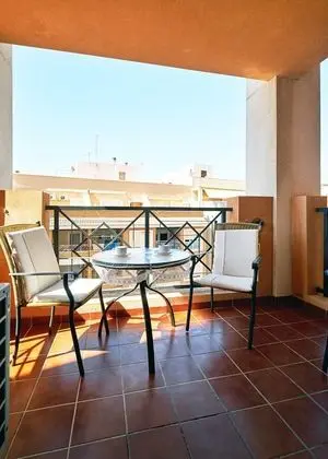 Apart Daire, 2 Yatak Odası, Teras, Havuz Manzaralı