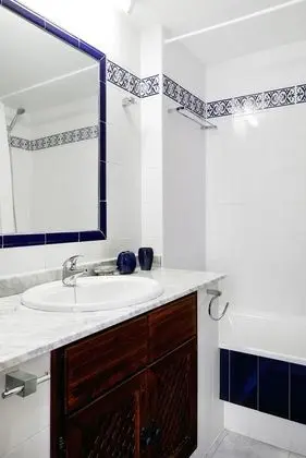 Apart Daire, 2 Yatak Odası, Teras, Havuz Manzaralı