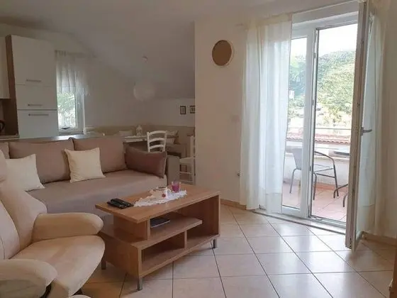 Apart Daire (One-Bedroom Apartment with Balcony)