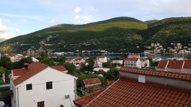 Apart Daire (One-Bedroom Apartment with Balcony)