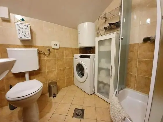 Apart Daire (One-Bedroom Apartment with Balcony)