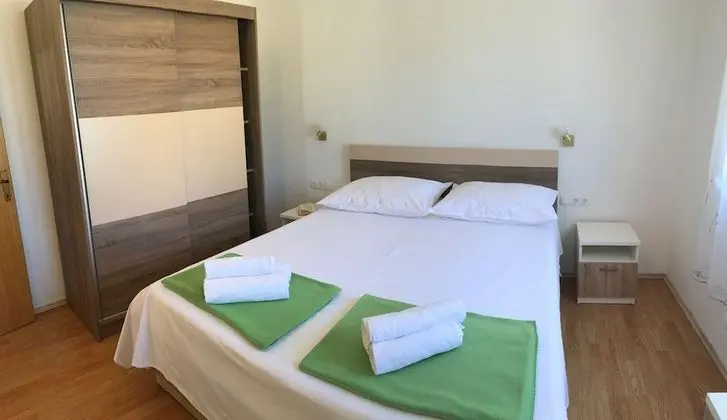 Family Apart Daire, Birden Çok Yatak, Avlu Manzaralı