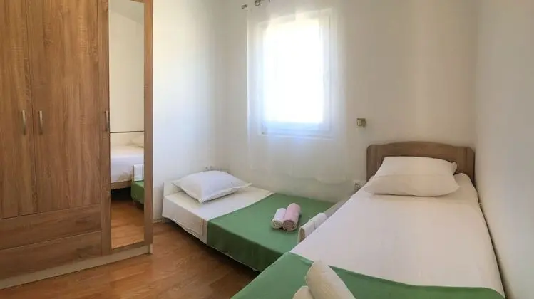 Family Apart Daire, Birden Çok Yatak, Avlu Manzaralı