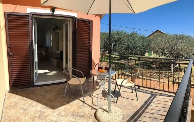 Family Apart Daire, Birden Çok Yatak, Avlu Manzaralı