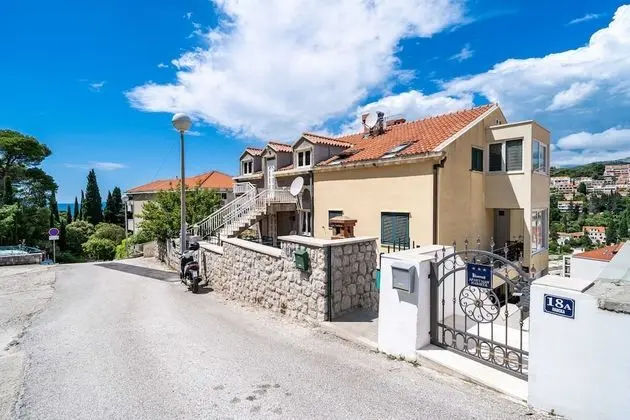 Apart Daire (Two-Bedroom Apartment with Balcony)