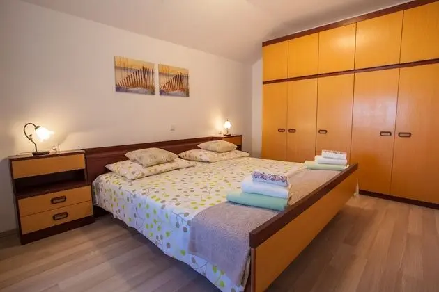 Basic Apart Daire, Göl Manzaralı