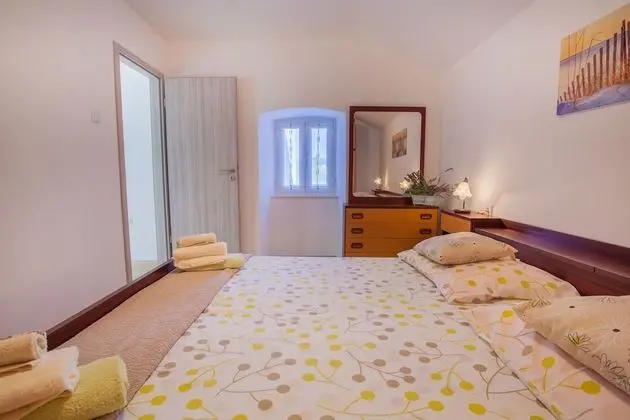 Basic Apart Daire, Göl Manzaralı