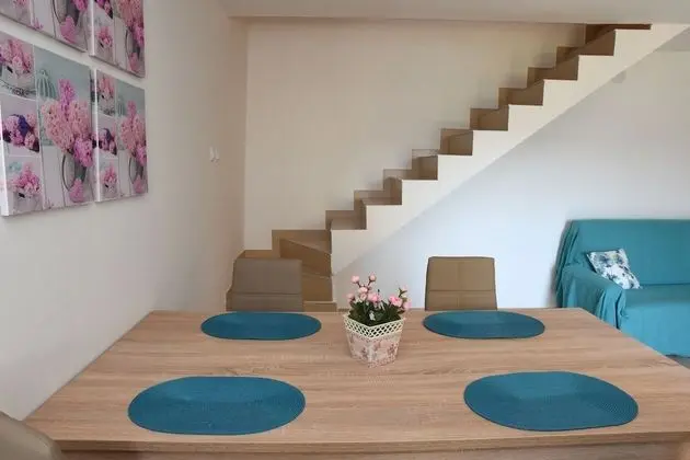 Basic Apart Daire, Göl Manzaralı