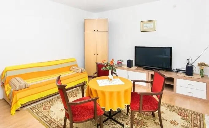 Apart Daire (Three-Bedroom Apartment)