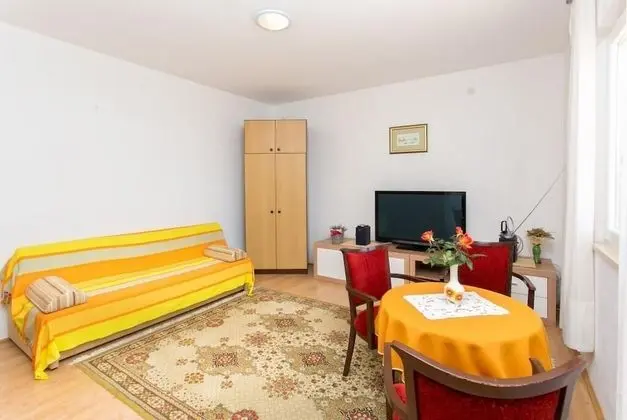Apart Daire (Three-Bedroom Apartment)