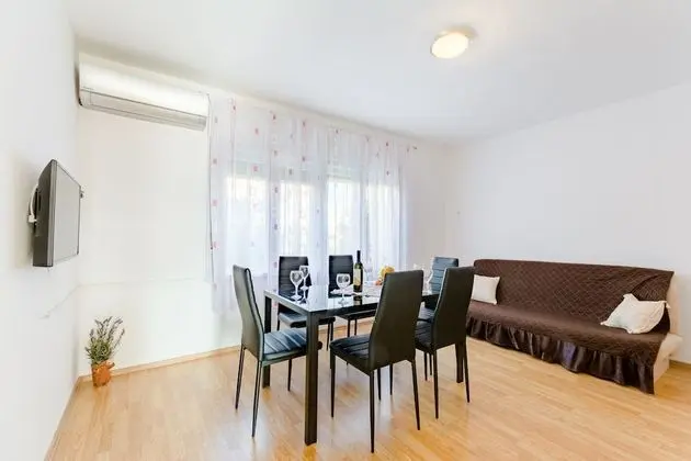 Apart Daire (Three Bedroom Apartment with Balcony)