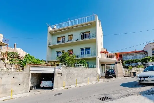 Apart Daire (Three Bedroom Apartment with Balcony)