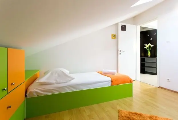 Apart Daire (Two-Bedroom Apartment with Balcony)