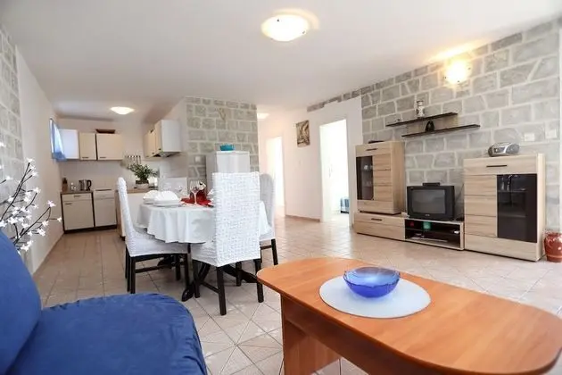 Apart Daire (Two Bedroom Apartment with Balcony)