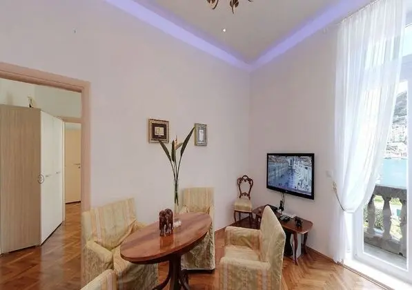 Apart Daire (Two-Bedroom Apartment with Balcony)