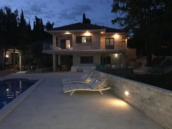 Apart Daire (Three-Bedroom Villa with Pool)
