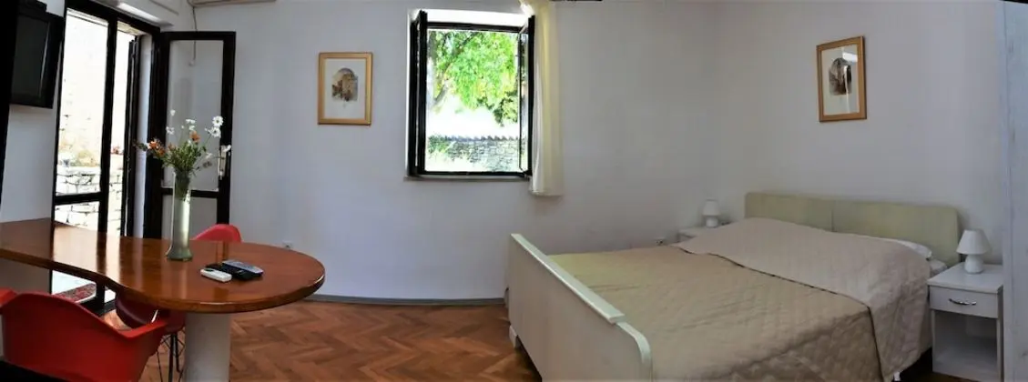 Stüdyo (Studio with Terrace)