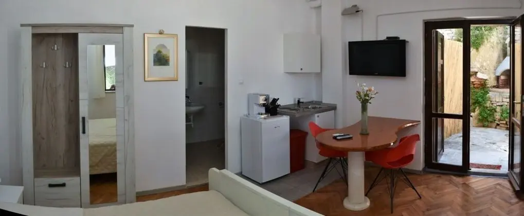 Stüdyo (Studio with Terrace)