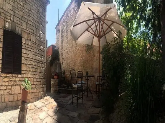 Stüdyo (Studio with Terrace)