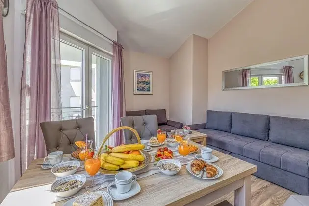 Family Apart Daire, 1 Çift Kişilik Yatak ve Çekyat, Bahçeli (Apartment Nika 220m from the beach)