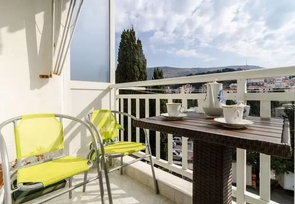 Apart Daire (Two-Bedroom Apartment with Balcony)