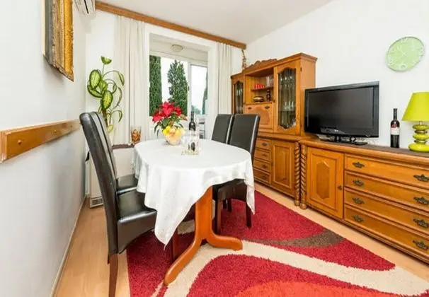 Apart Daire (Two-Bedroom Apartment with Balcony)