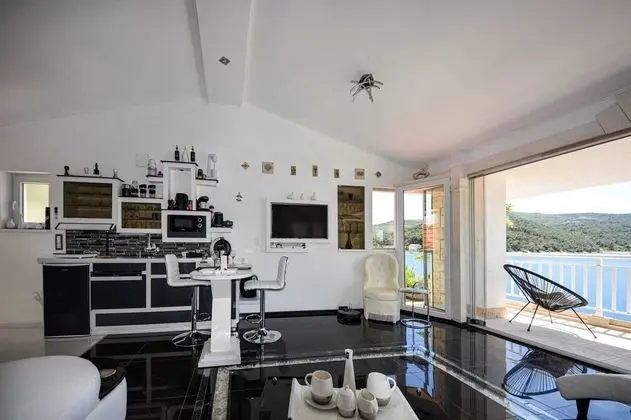 Apart Daire (One Bedroom Apartment with Balcony an)