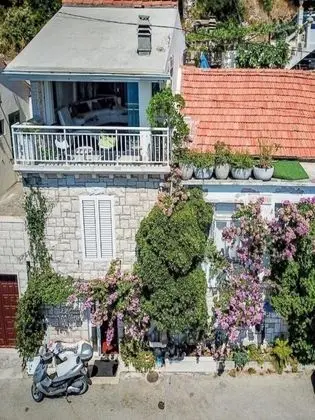 Apart Daire (One Bedroom Apartment with Balcony an)