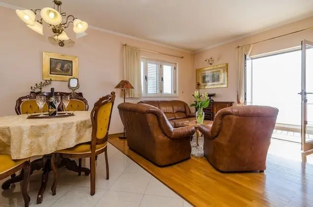 Apart Daire (Three-Bedroom Apartment)