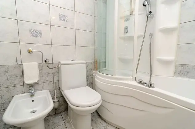 Apart Daire (Three-Bedroom Apartment)