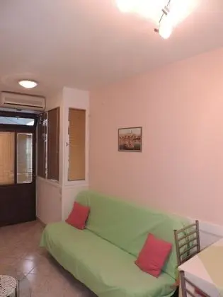 Apart Daire, Veranda