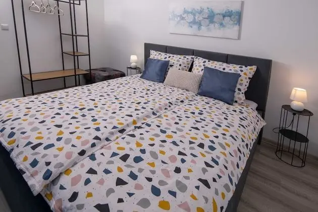 Apart Daire (Two Bedroom Apartment with Balcony)